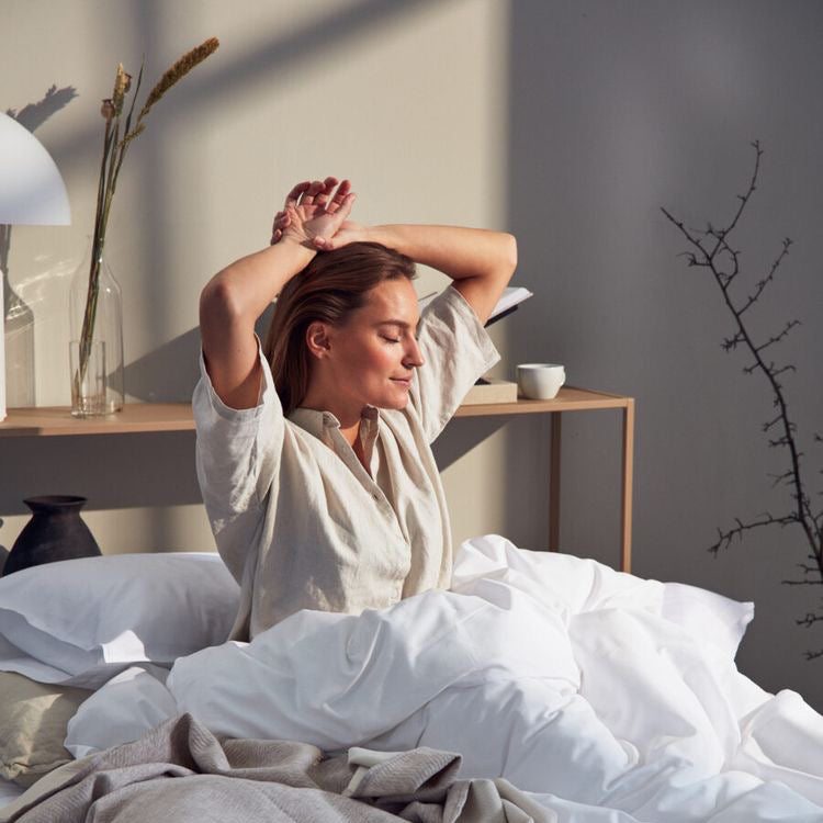 mujer-despertando-cama-drimzen